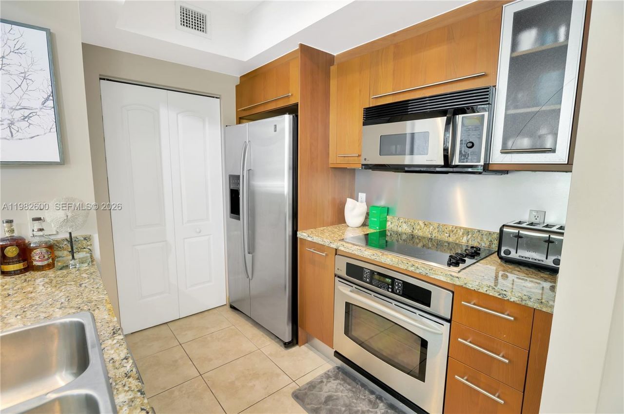 110 Washington Ave, Unit 2414, Miami Beach, FL 33139 Photo