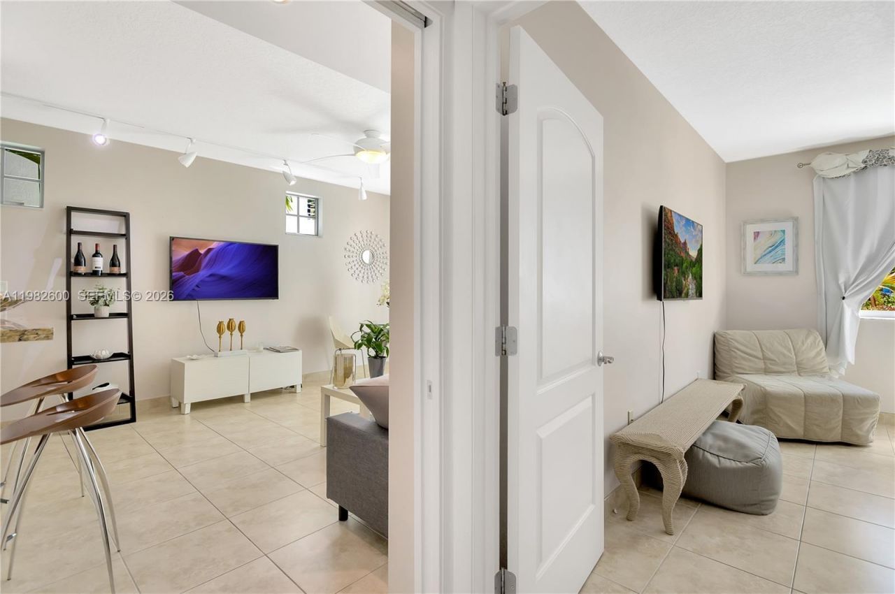 110 Washington Ave, Unit 2414, Miami Beach, FL 33139 Photo