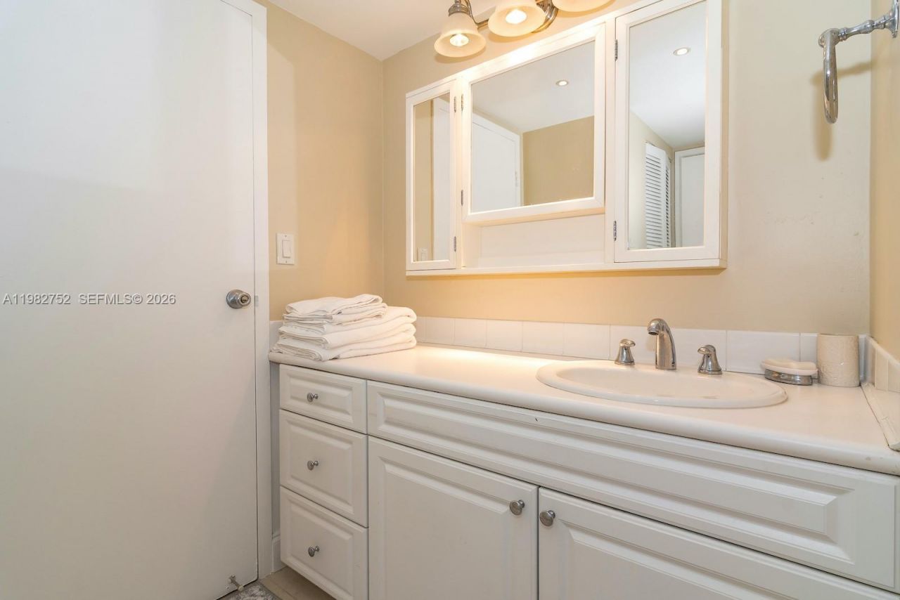 2333 Brickell Ave , Unit 1710, Miami, FL 33129 Photo