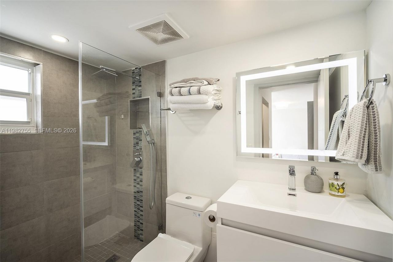 1035 West Ave , Unit 201, Miami Beach, FL 33139 Photo