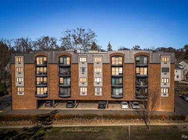 35300 Woodward Avenue, Birmingham, MI 48009