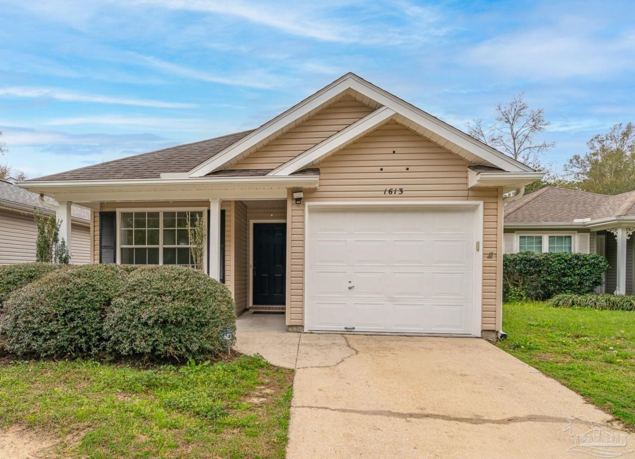 1613 Governors Dr, Pensacola, FL 32514 Main Photo