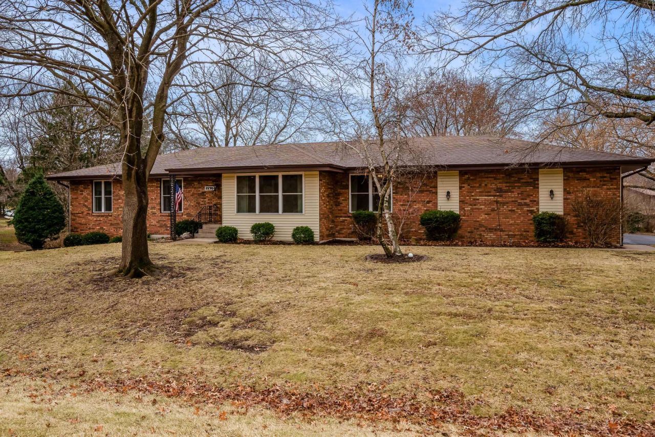 1570 Featherstone Road, Rockford, IL 61107 Main Photo