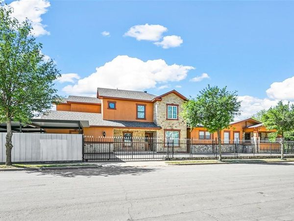 902 S Montclair, Dallas, TX 75208