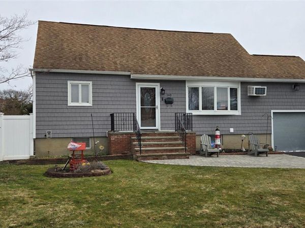 140 10th Avenue , West Babylon, NY 11704