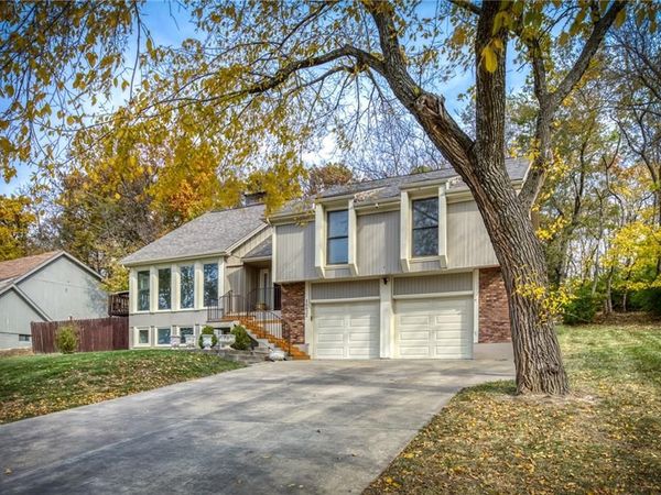 16025 Meadow Lane, Stilwell, KS 66085