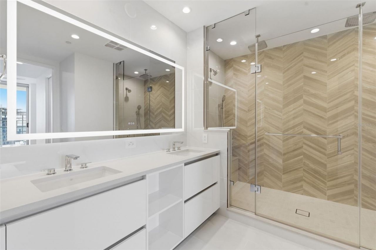 400 Central Avenue, Unit 2903, Saint Petersburg, FL 33701 Photo