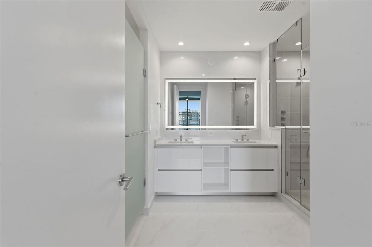 400 Central Avenue, Unit 2903, Saint Petersburg, FL 33701 Photo