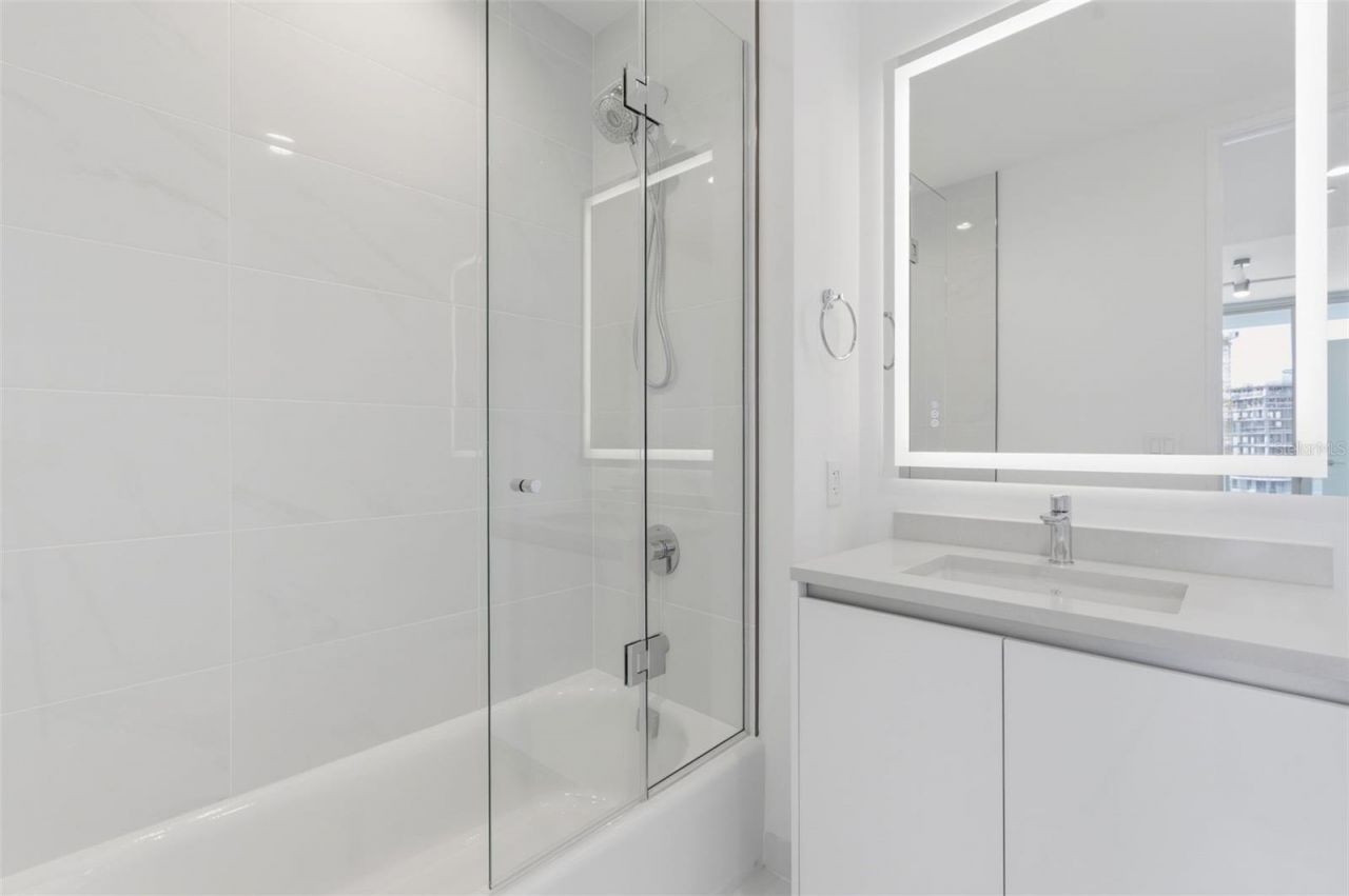 400 Central Avenue, Unit 2903, Saint Petersburg, FL 33701 Photo