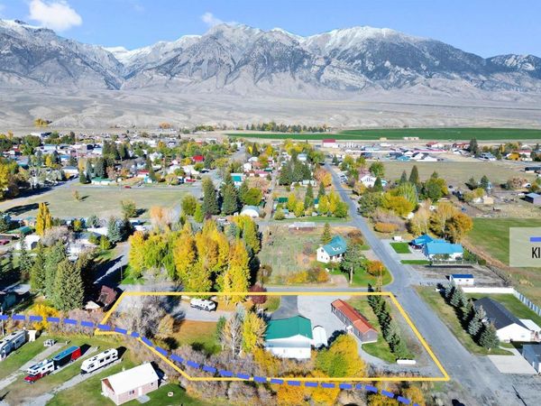 107 & 109 Willow St, Mackay, ID 83251