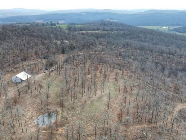 553 Madison 6615 , Huntsville, AR 72740