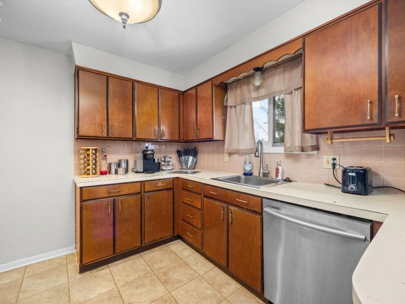 645 Terra Lane, Amherst, OH 44001 Photo 10