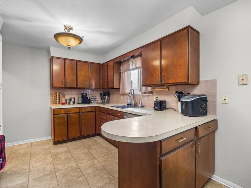 645 Terra Lane, Amherst, OH 44001 Photo 9