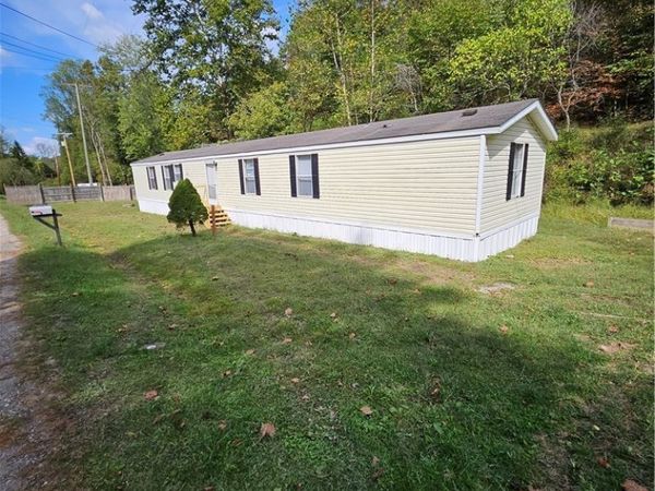 606 Cow Creek Road, Hurricane, WV 25526