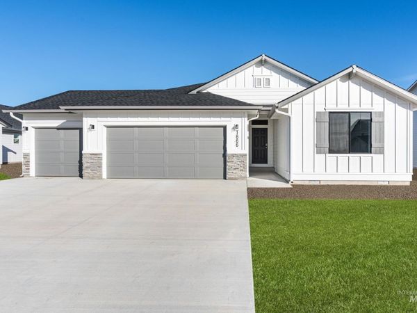 811 NE Trailridge St, Mountain Home, ID 83647