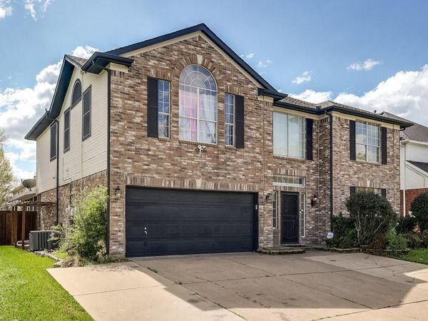 706 Gentry Drive, Arlington, TX 76018