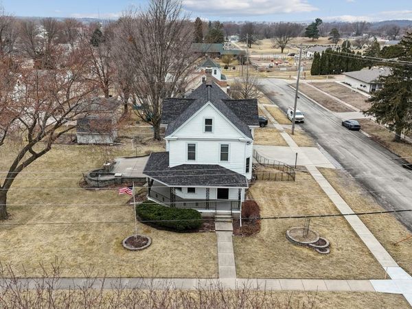 1221 6th Avenue, Dewitt, IA 52742