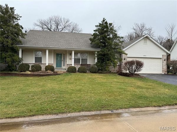 15911 Fairway Lake , Chesterfield, MO 63017