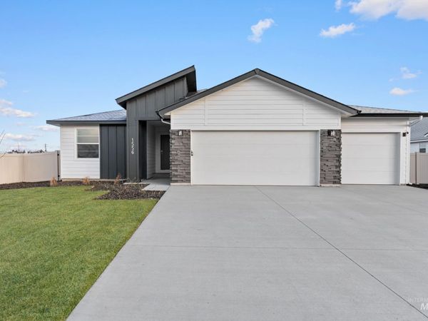 812 NE Trailridge St, Mountain Home, ID 83647