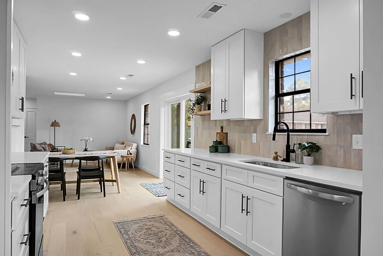 104 Iron Road Photo 11