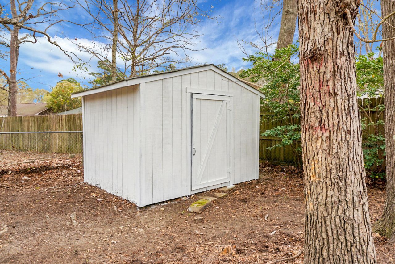 104 Iron Road Photo 33