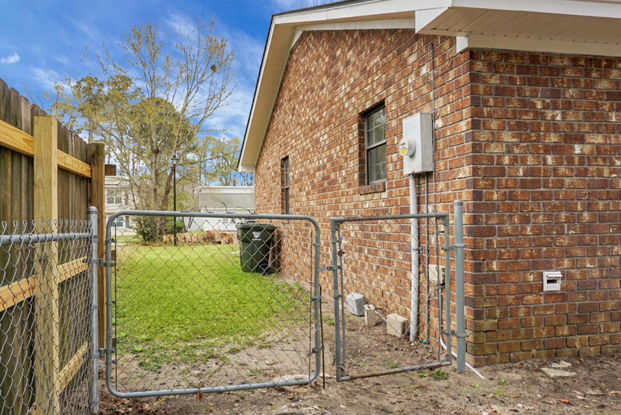 104 Iron Road Photo 34