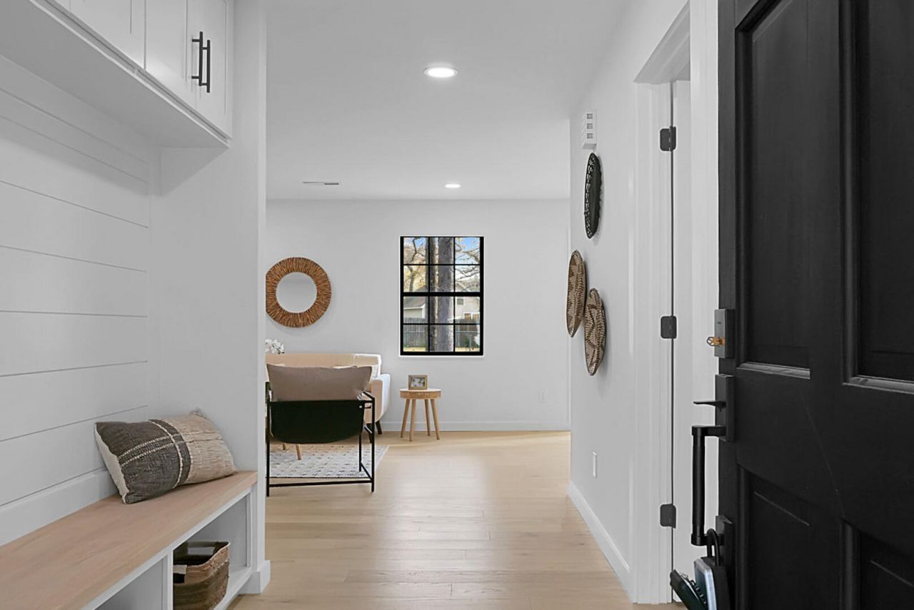 104 Iron Road Photo 4