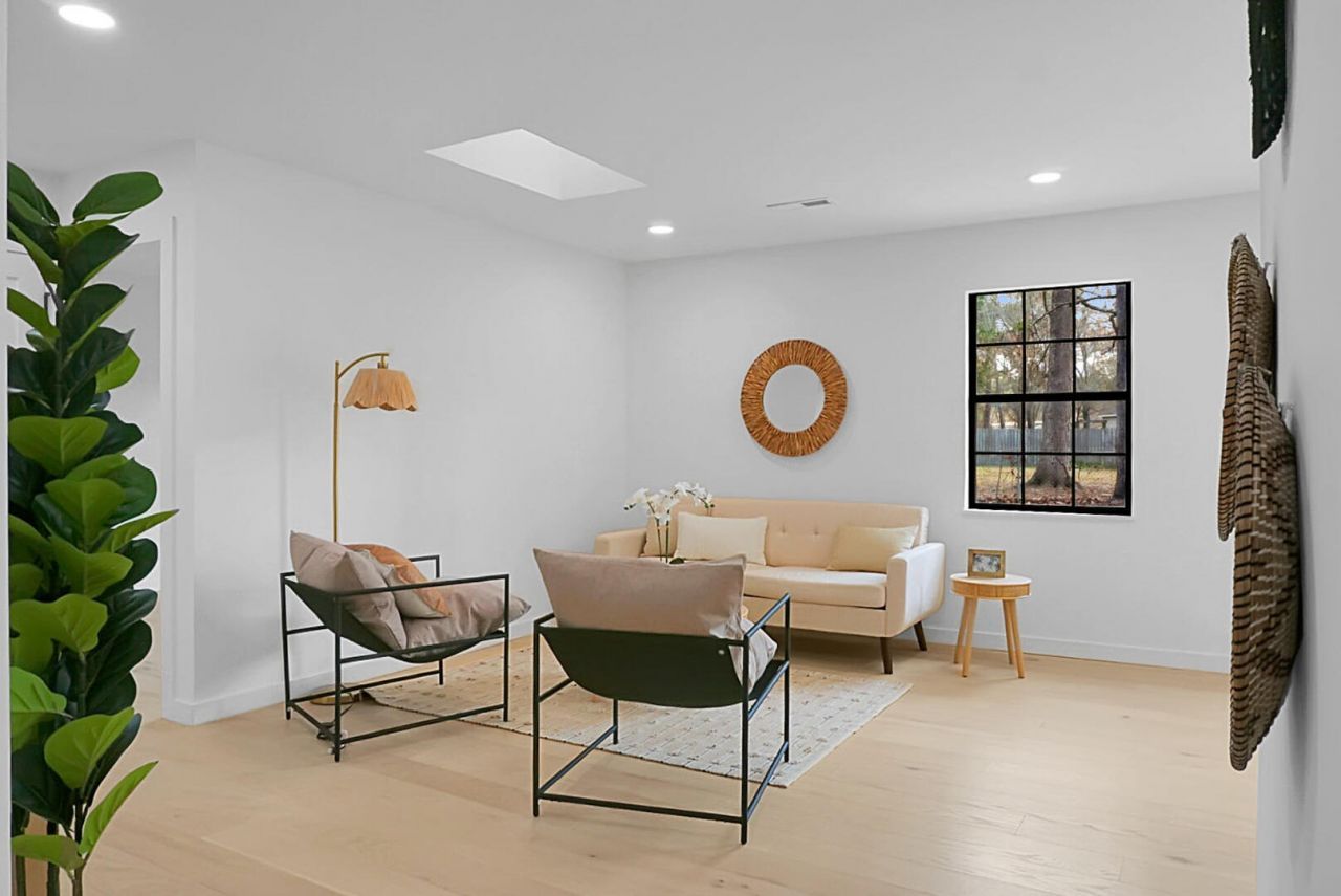 104 Iron Road Photo 6