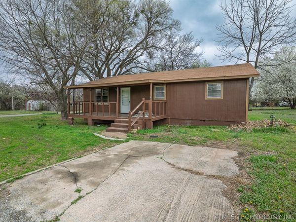 511 E 6th Street , Hulbert, OK 74441