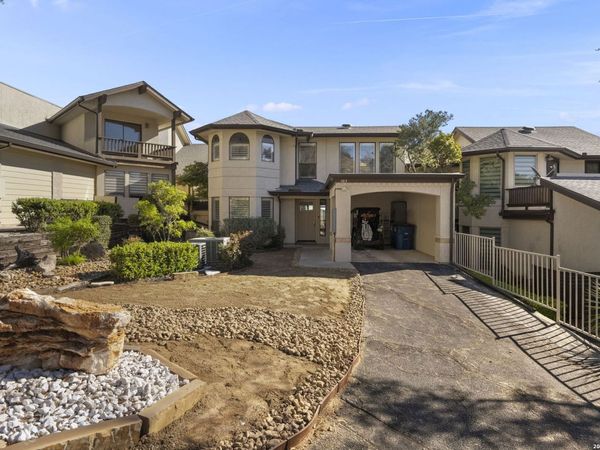 105 E Tapatio Dr, Boerne, TX 78006