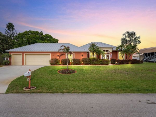 416 SW S Quick Circle, Port St. Lucie, FL 34953