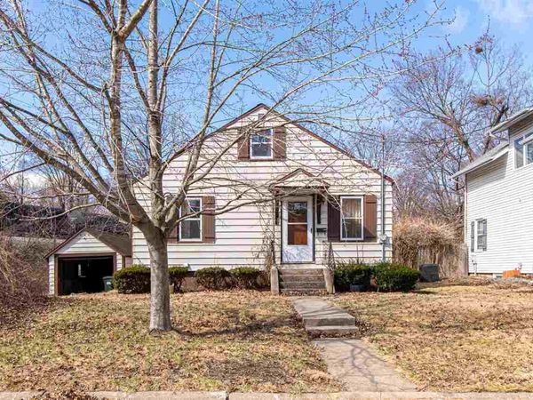 925 Dearborn St, Iowa City, IA 52240