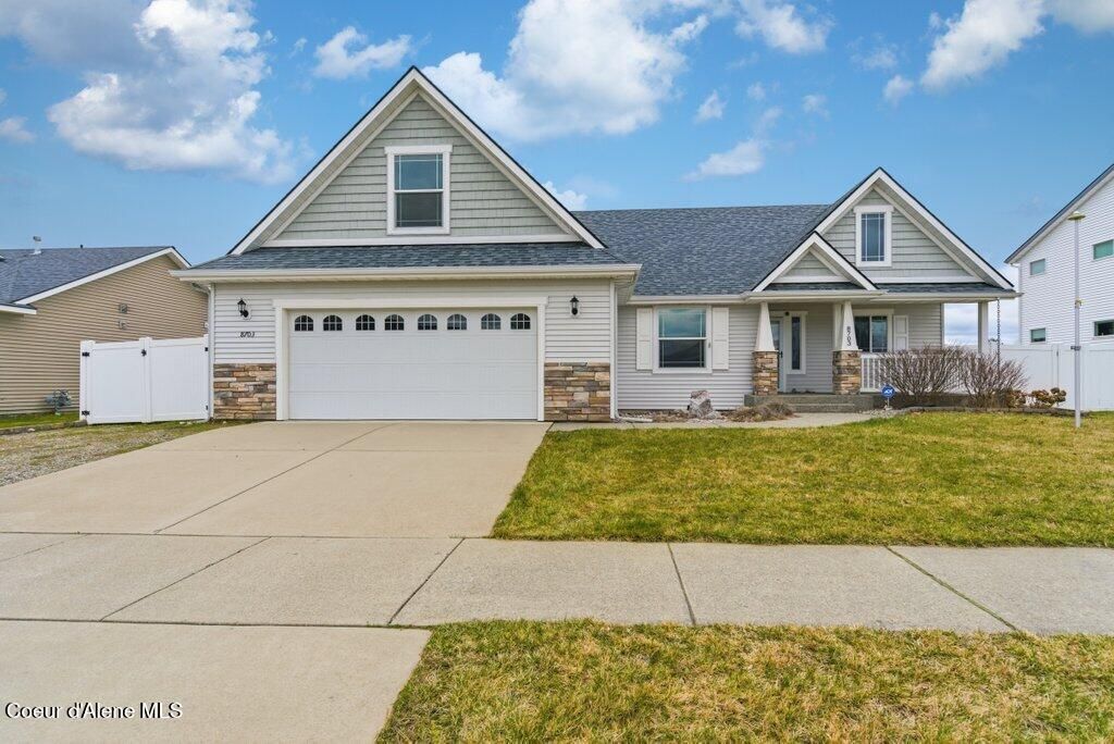 8703 N Courcelles Pkwy, Hayden, ID 83835 Main Photo