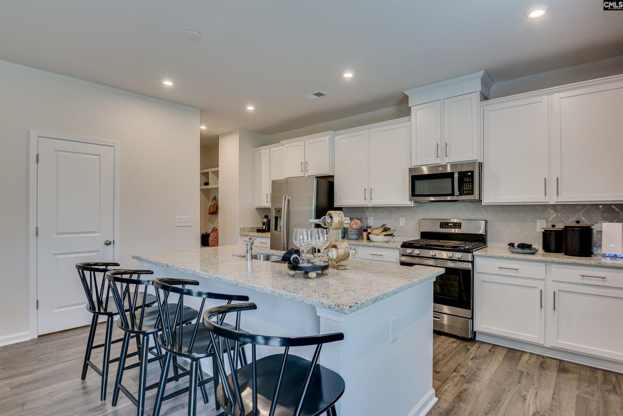 323 Ursus Drive  Photo 4