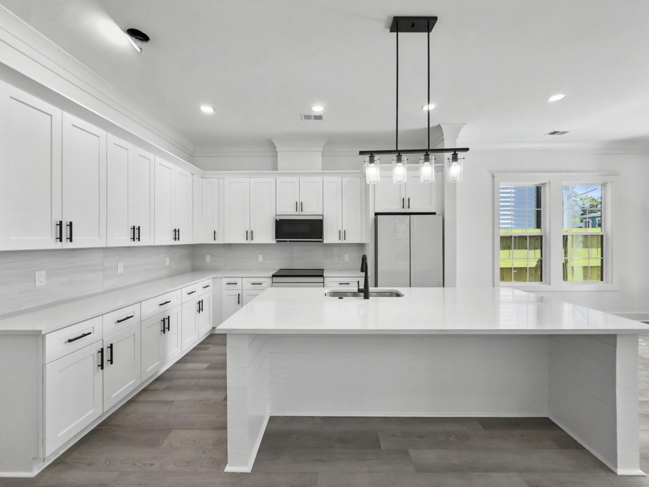 2035 Echo Avenue Photo 4