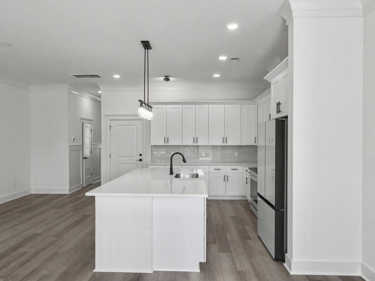 2035 Echo Avenue Photo 5