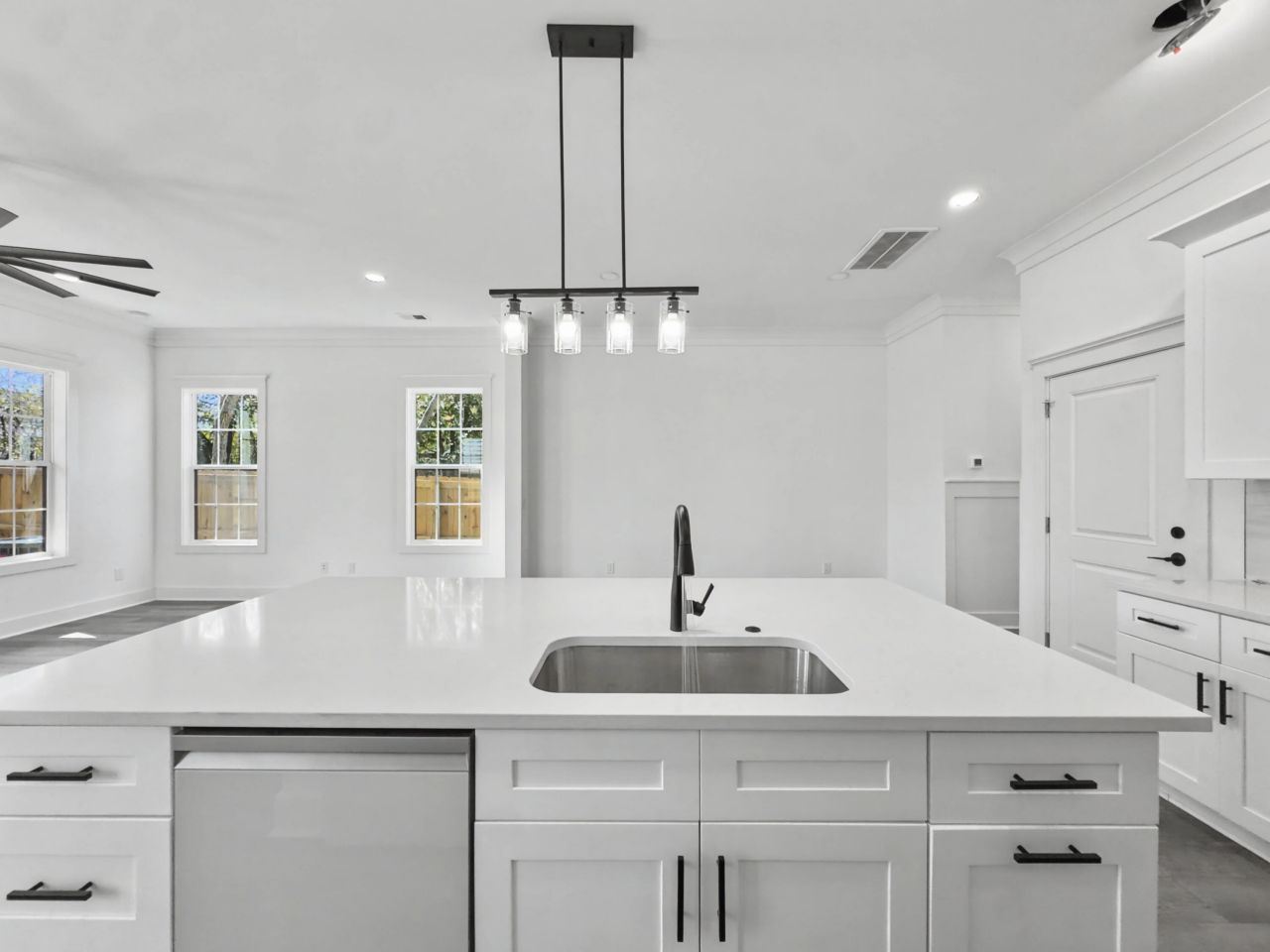 2035 Echo Avenue Photo 6