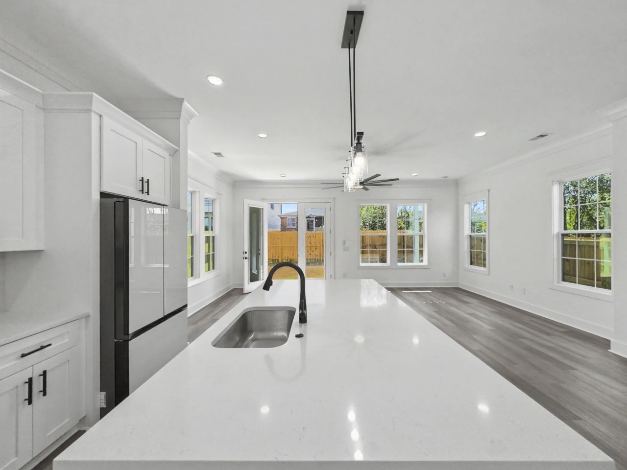 2035 Echo Avenue Photo 7