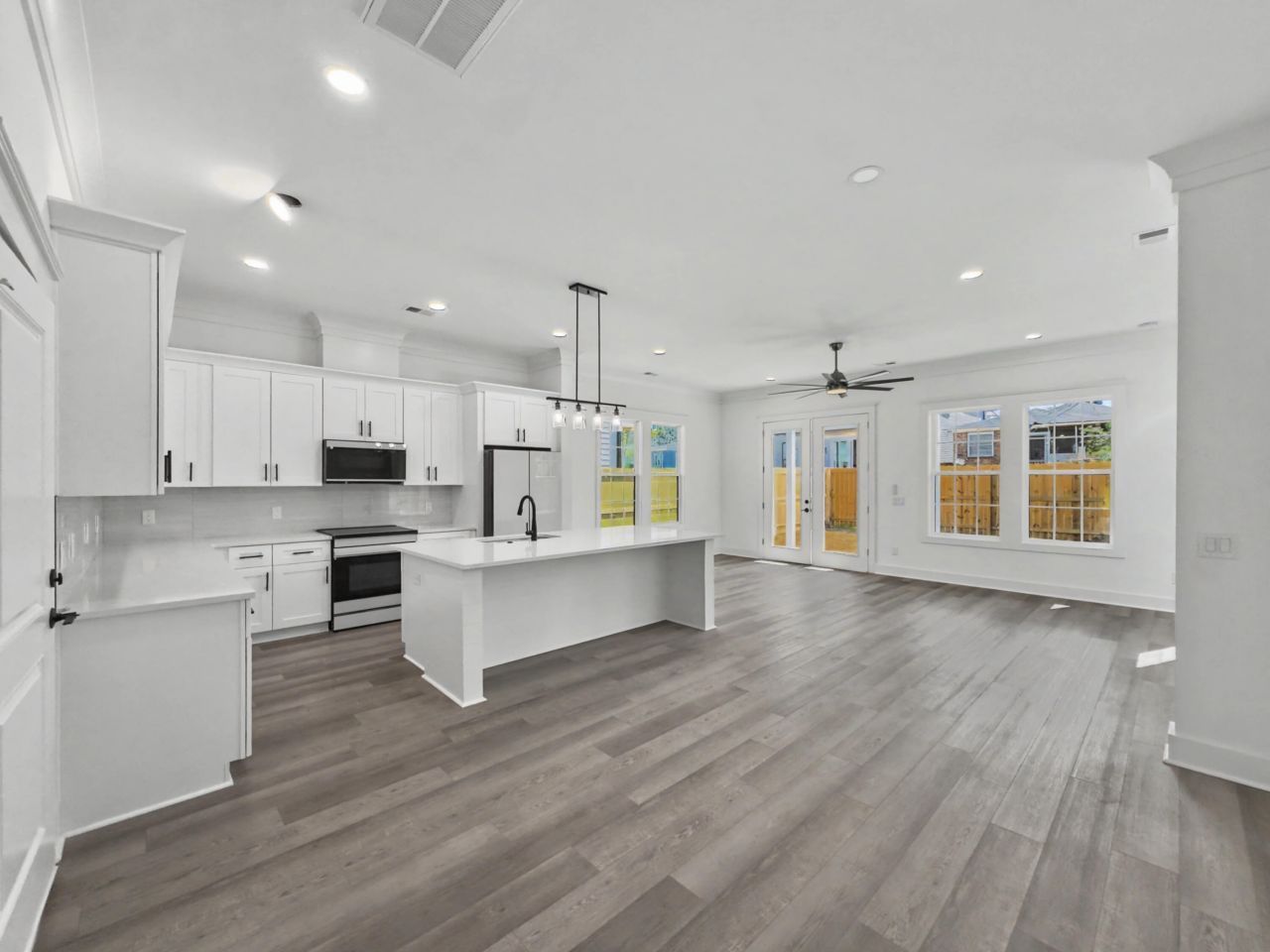 2035 Echo Avenue Photo 8