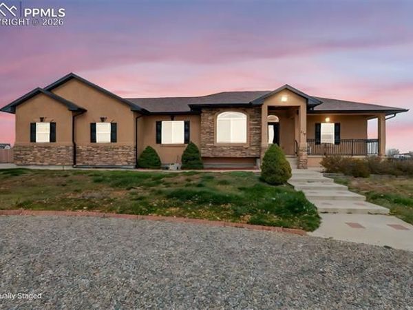 777 Woodleaf Drive, Pueblo, CO 81007