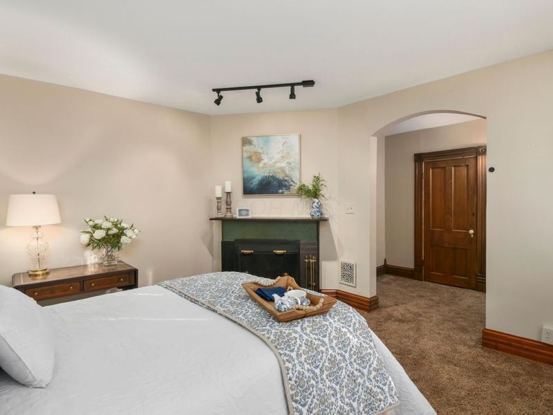 1042 Neil Avenue, Columbus, OH 43201 Photo 24