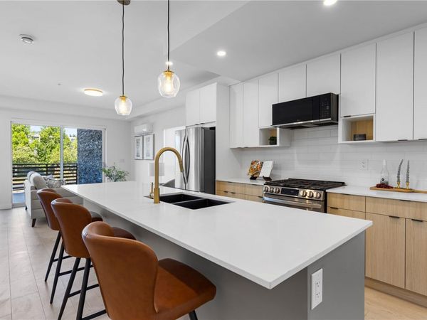 2629 Millstream Rd, Unit 104, Langford, BC V9B 3R8