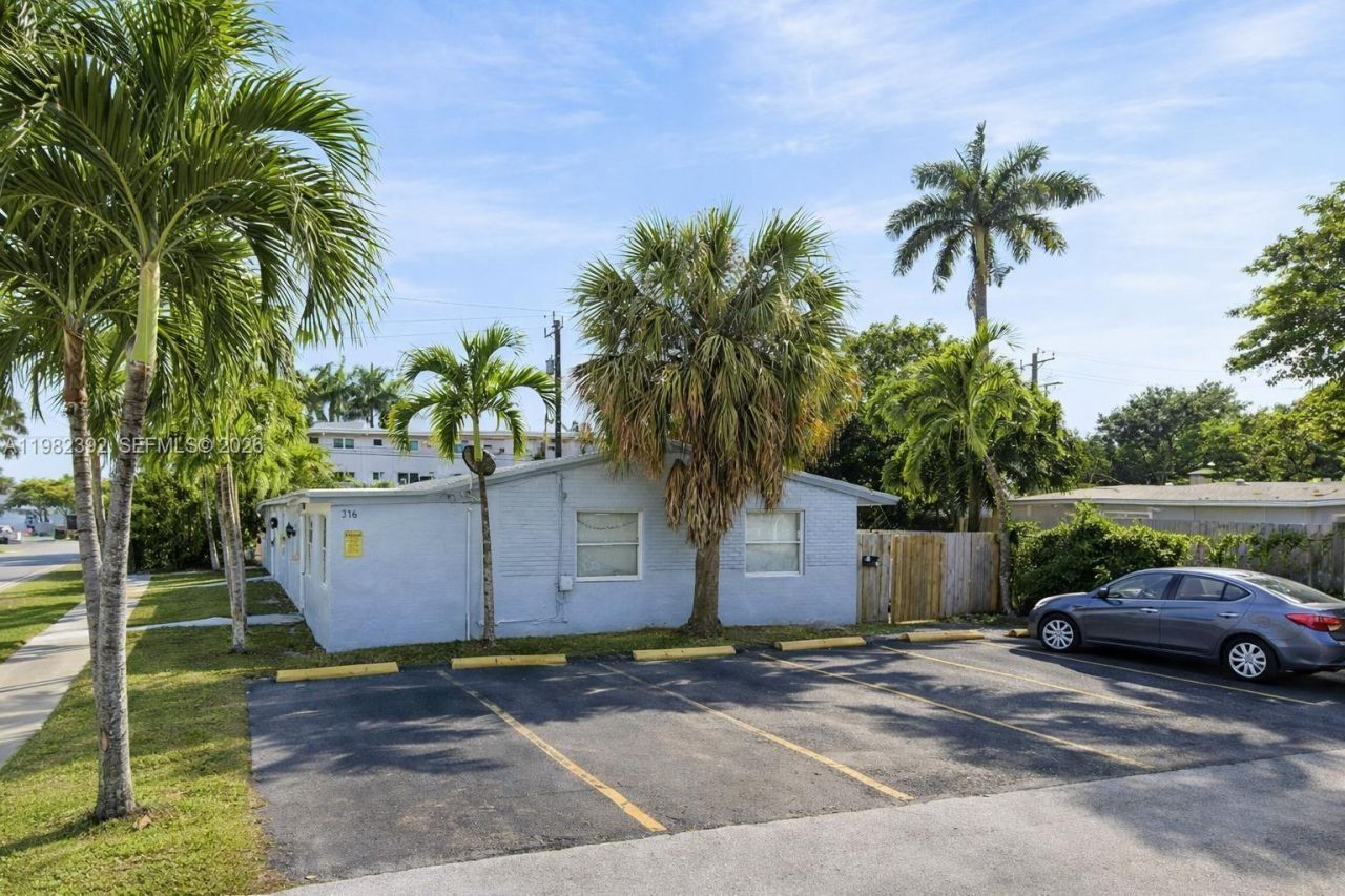 916 NE 2nd St, Unit D, Hallandale Beach, FL 33009 Photo