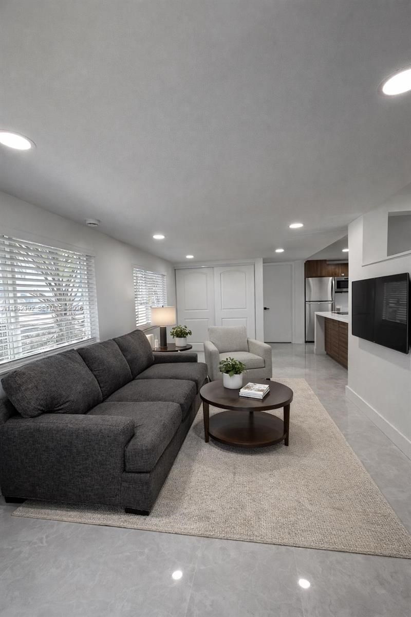 916 NE 2nd St, Unit D, Hallandale Beach, FL 33009 Photo