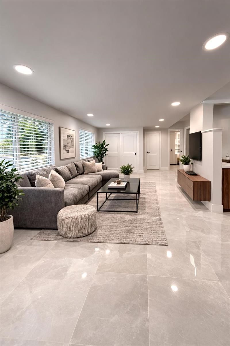 916 NE 2nd St, Unit D, Hallandale Beach, FL 33009 Photo