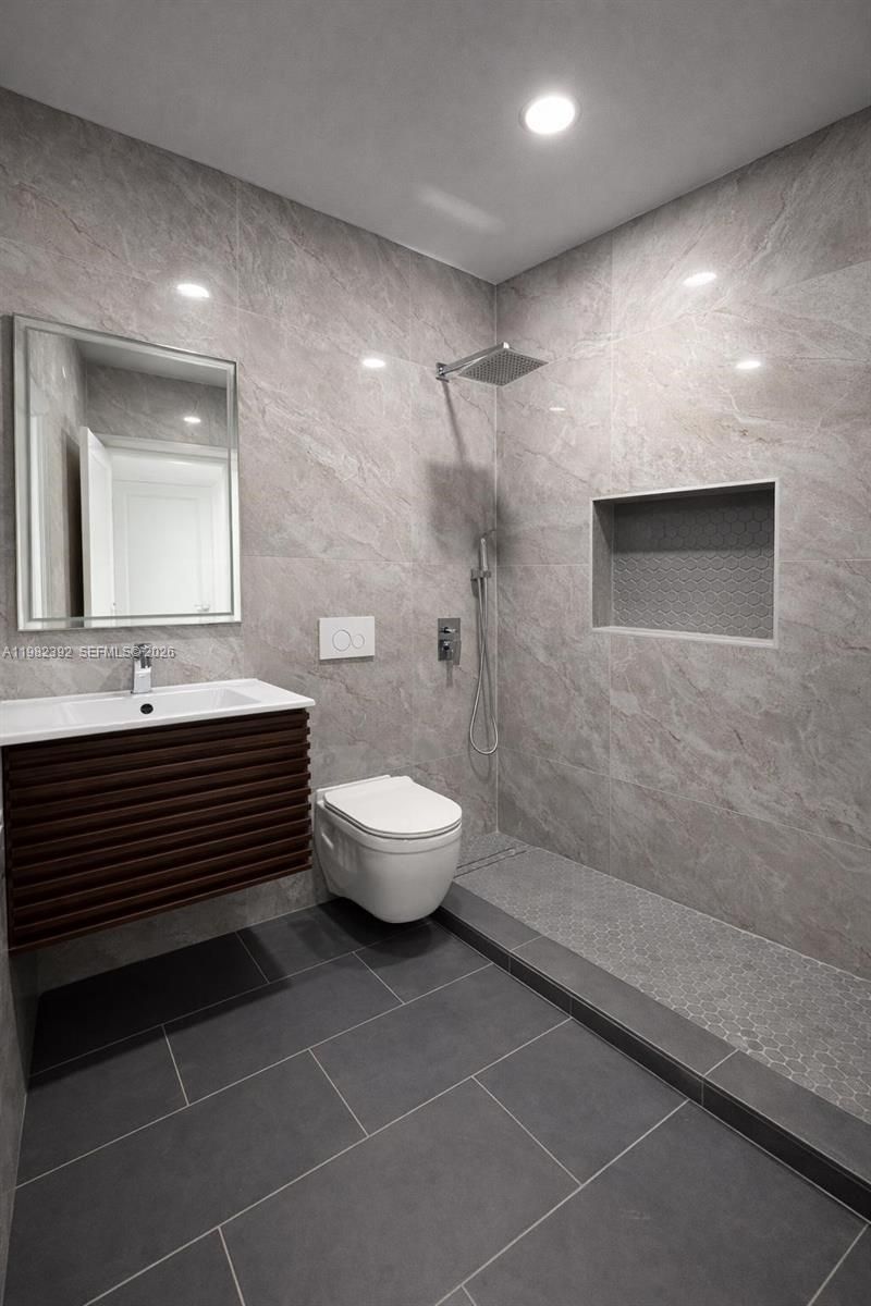 916 NE 2nd St, Unit D, Hallandale Beach, FL 33009 Photo