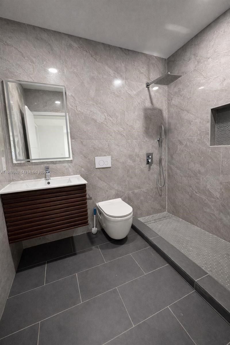 916 NE 2nd St, Unit D, Hallandale Beach, FL 33009 Photo