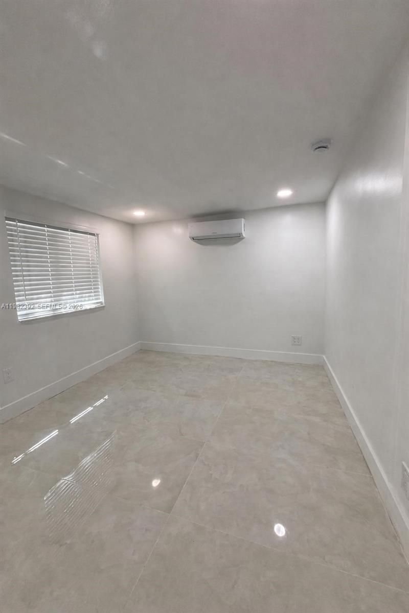 916 NE 2nd St, Unit D, Hallandale Beach, FL 33009 Photo