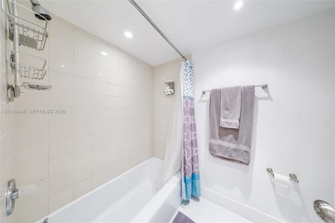 800 West Ave , Unit 605, Miami Beach, FL 33139 Photo