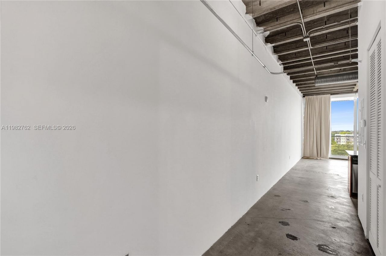 8101 Biscayne Blvd , Unit R-513, Miami, FL 33138 Photo